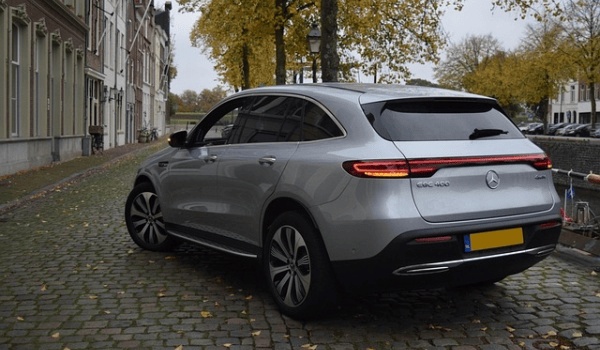 2026奥迪A6"黑武士"震撼登场，暗夜王者尽显锋芒