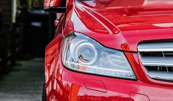 上海富豪豪掷百万房车停南宁街头，钥匙留赠路人引热议